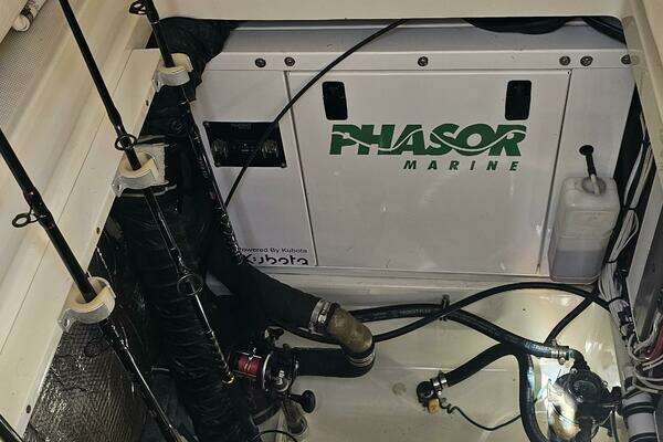 Hydra-Sports 3500 VX Repowered Yacht For Sale