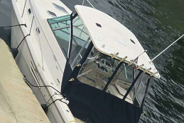 Photo of the 2000 Pursuit 3000 Express