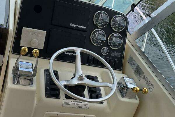 Photo of the 2000 Pursuit 3000 Express