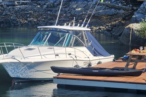 2000 Pursuit 3000 Express