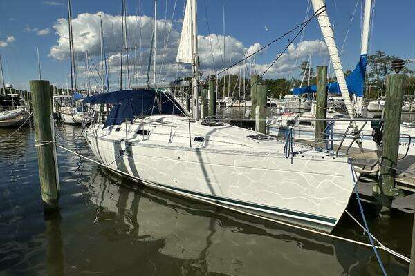 Photo of the 1999 Beneteau 