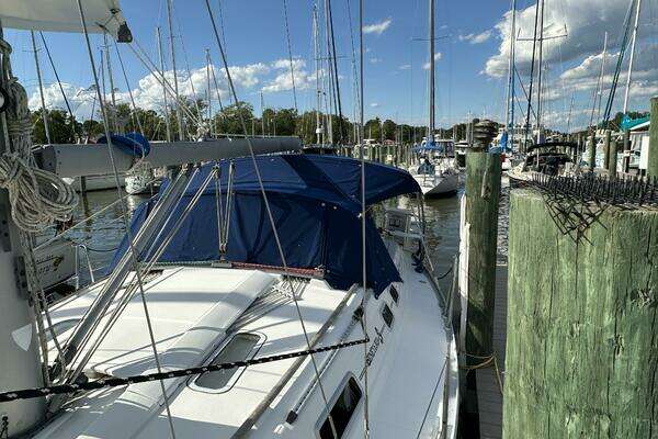 Photo of the 1999 Beneteau 