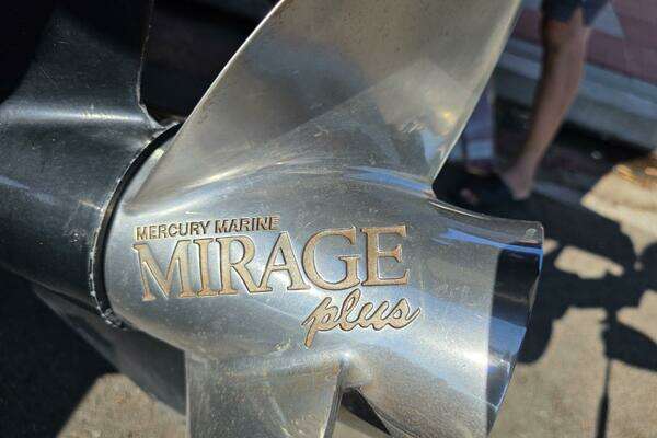 Boston Whaler 255 Conquest Yacht For Sale