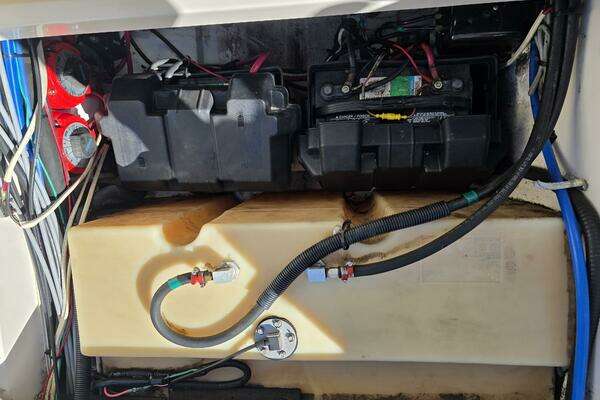 Boston Whaler 255 Conquest Yacht For Sale