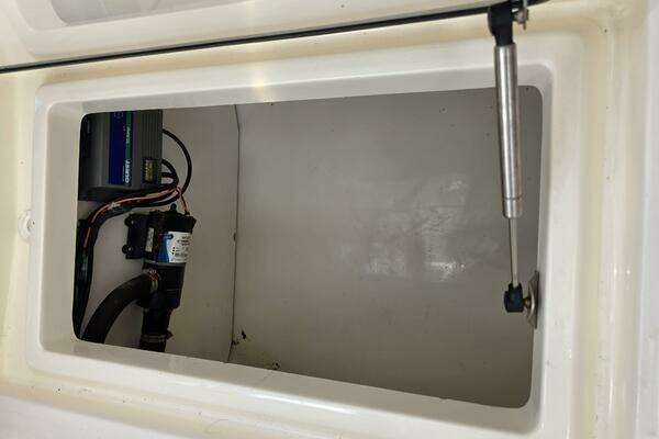 Boston Whaler 255 Conquest Yacht For Sale