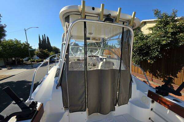 Boston Whaler 255 Conquest Yacht For Sale