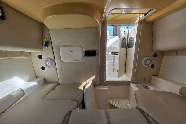 Boston Whaler 255 Conquest Yacht For Sale