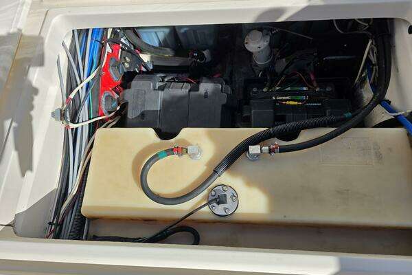 Boston Whaler 255 Conquest Yacht For Sale