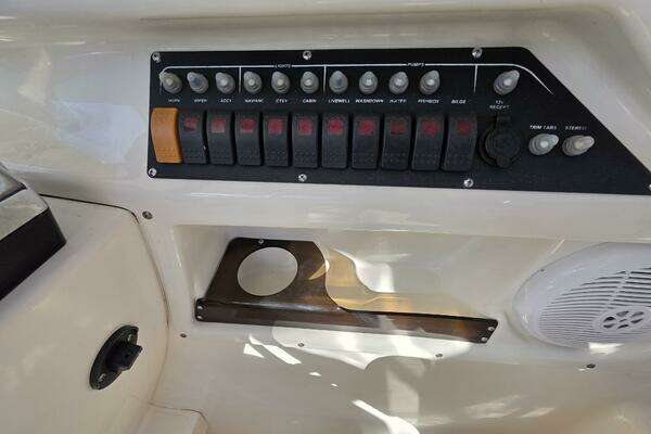 Boston Whaler 255 Conquest Yacht For Sale