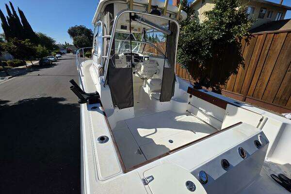 Boston Whaler 255 Conquest Yacht For Sale