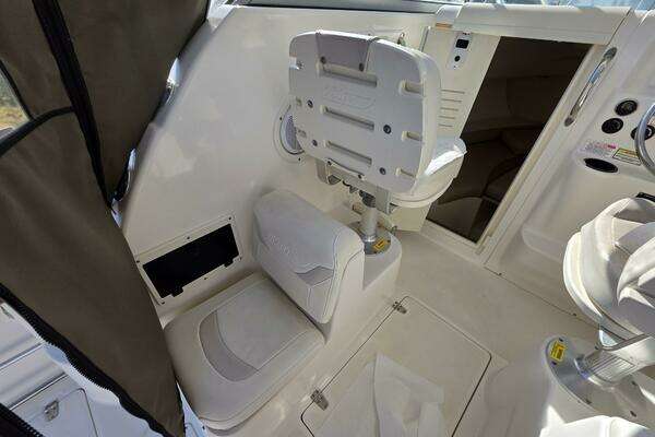 Boston Whaler 255 Conquest Yacht For Sale