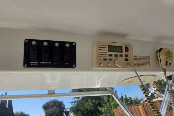 Boston Whaler 255 Conquest Yacht For Sale