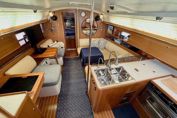 Catalina 355 Yacht For Sale