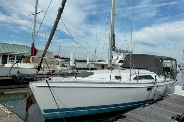 Photo of the 2011 Catalina 355 "MAGIC"