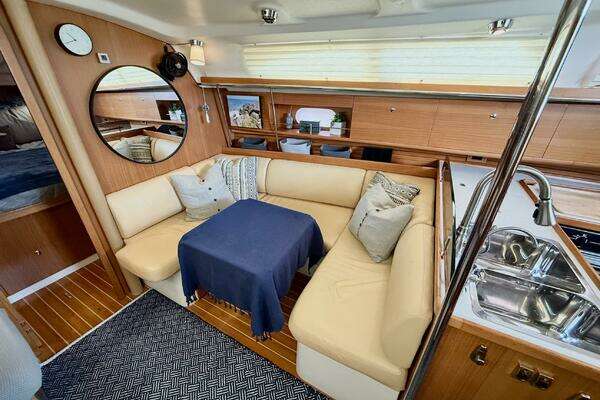 Catalina 355 Yacht For Sale
