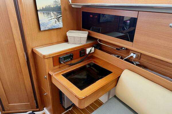 Catalina 355 Yacht For Sale