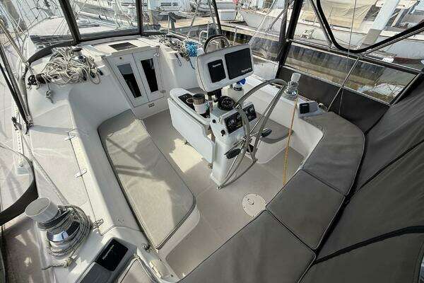 Catalina 355 Yacht For Sale