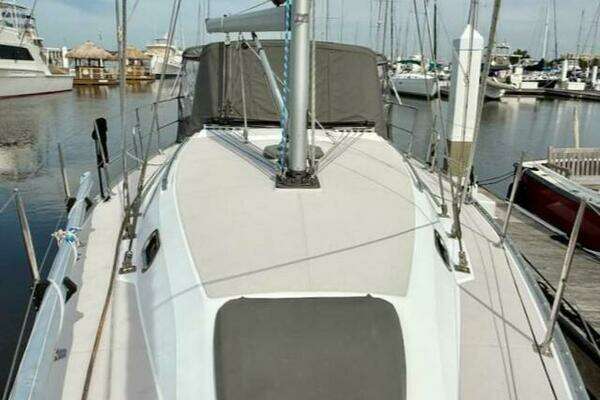 Photo of the 2011 Catalina 355 "MAGIC"