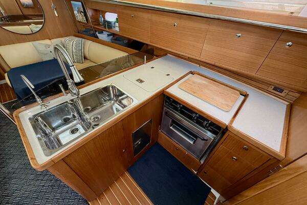 Catalina 355 Yacht For Sale
