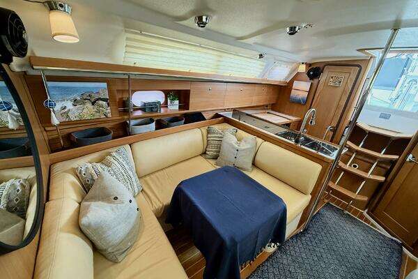 Catalina 355 Yacht For Sale