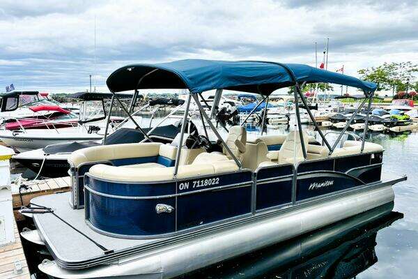 23-ft-Manitou-2020-AURORA 23 LE VP RF- PRESCOTT Ontario Canada  yacht for sale