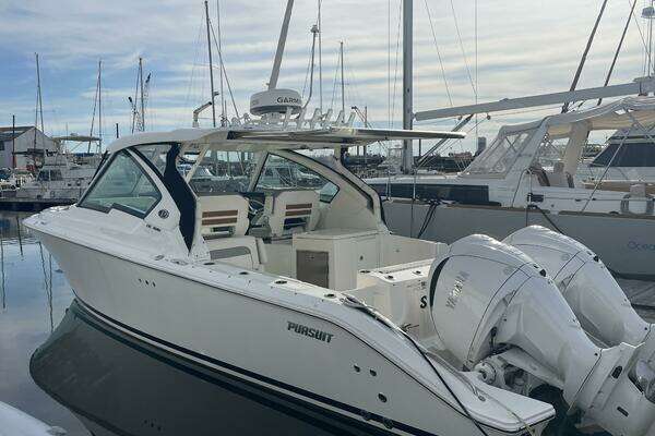 2022 Pursuit 32