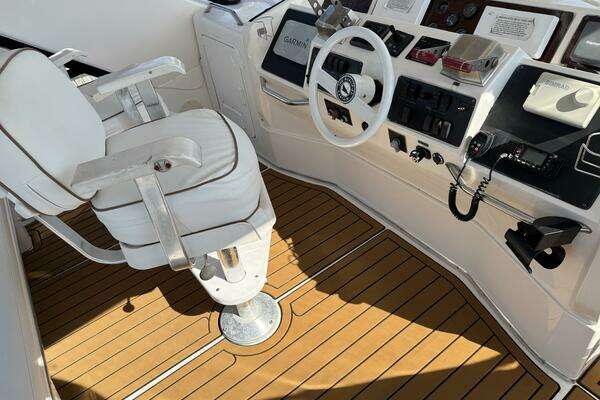 Photo of the 1998 Sea Ray 550 Sedan Bridge "Knottin Matters"