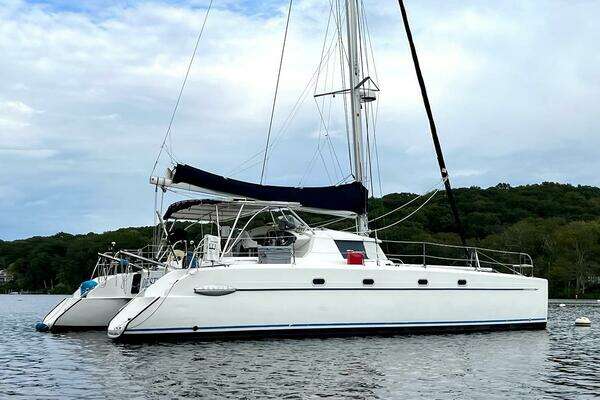 43-ft-Fountaine Pajot-2000-Lyme yacht for sale
