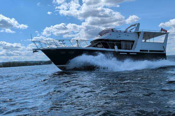 49-ft-Hyundai-1989-49 Elegant-GYPSEA BUOY-Hamilton Ontario Canada yacht for sale