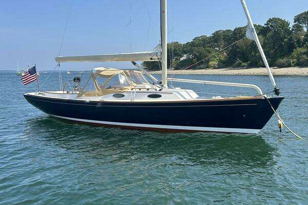 Photo of the 2011 Alerion 33 "GALLUP"