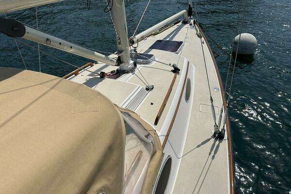 Photo of the 2011 Alerion 33 "GALLUP"