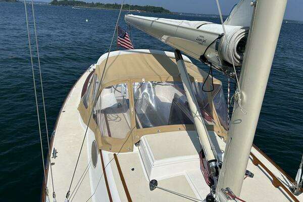 Photo of the 2011 Alerion 33 "GALLUP"