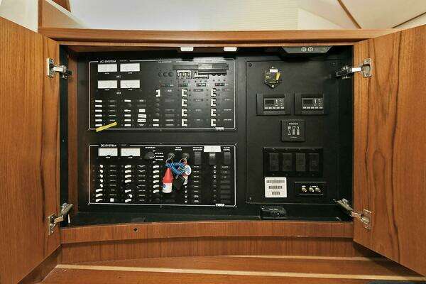 2015 Tiara Yachts 48