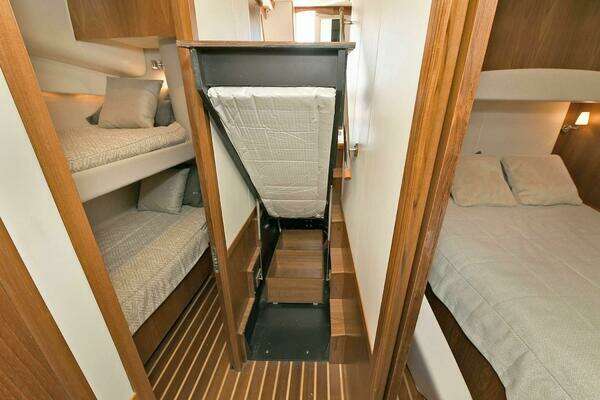 2015 Tiara Yachts 48