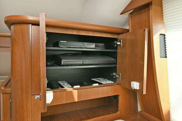 2015 Tiara Yachts 48