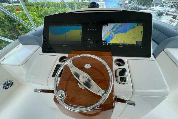 2015 Tiara Yachts 48