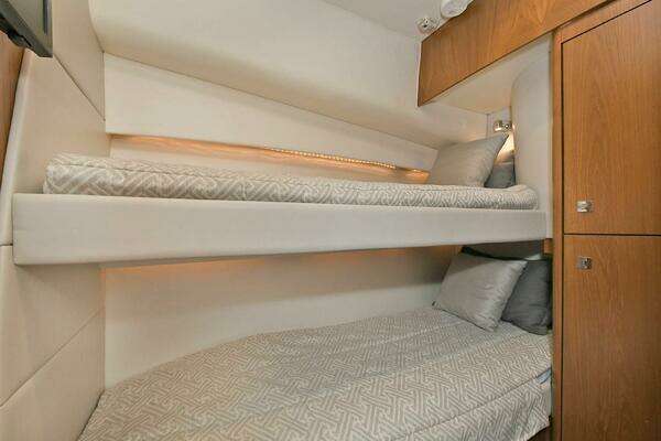 2015 Tiara Yachts 48