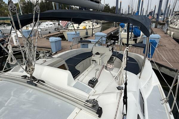 Treinta y Tres 33ft Hunter Yacht For Sale