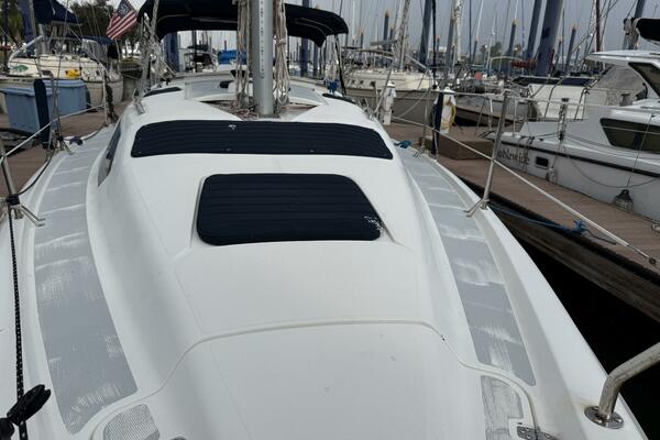 Treinta y Tres 33ft Hunter Yacht For Sale