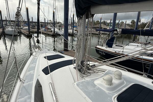 Treinta y Tres 33ft Hunter Yacht For Sale