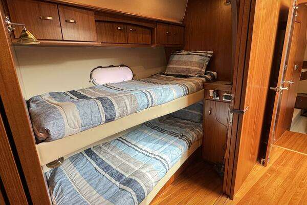 Tiara Yachts 5800 Sovran Yacht For Sale