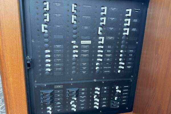 Tiara Yachts 5800 Sovran Yacht For Sale