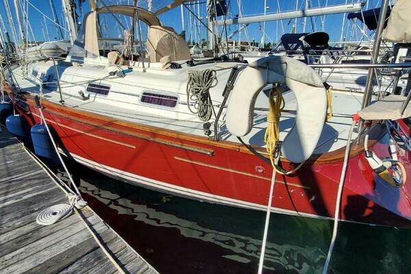 Photo of the 2001 Moody 42 Center Cockpit "Anikitos"