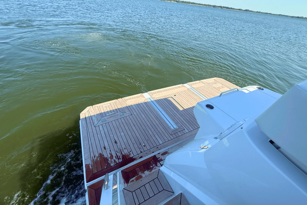 2020 Cruisers Yachts 50