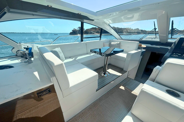 2020 Cruisers Yachts 50