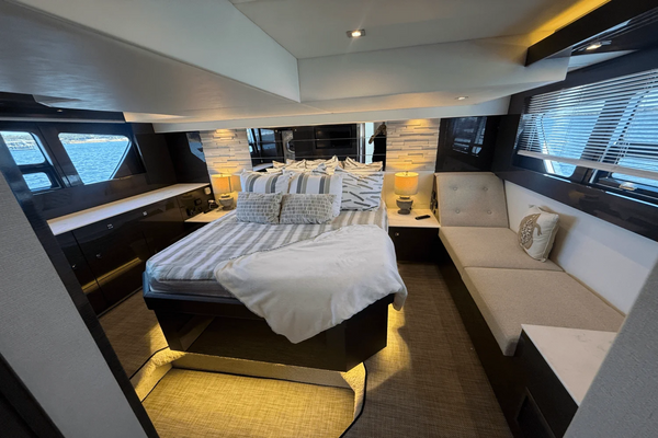 2020 Cruisers Yachts 50