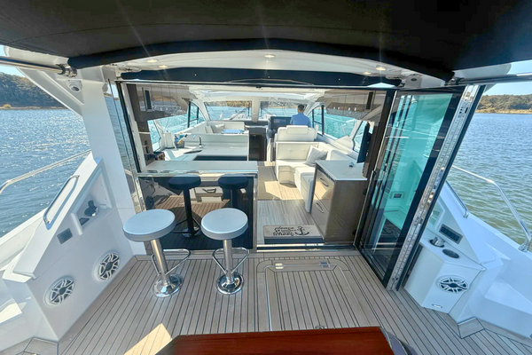 2020 Cruisers Yachts 50