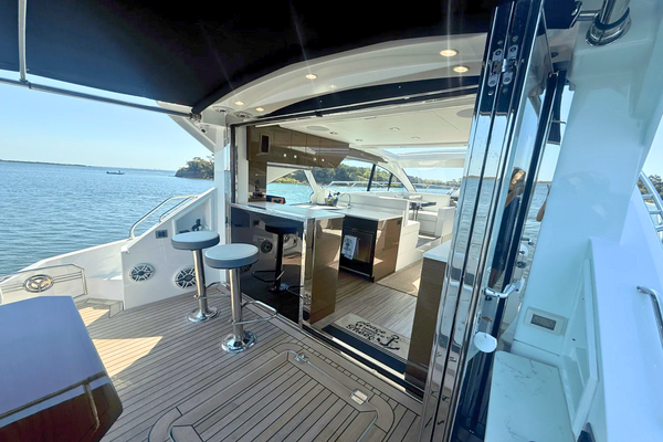 2020 Cruisers Yachts 50