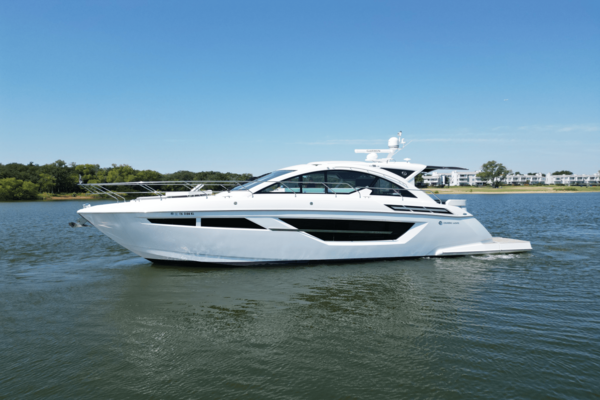 50' Cruisers Yachts