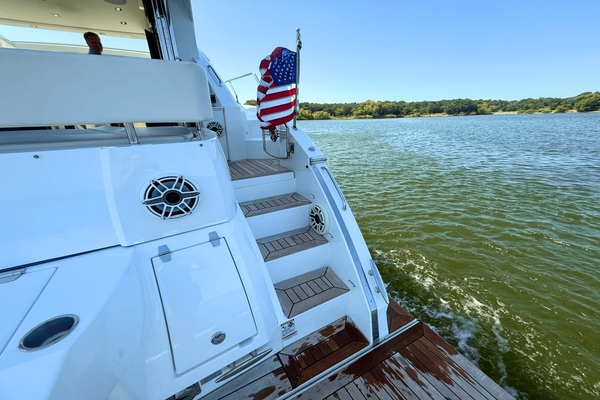 2020 Cruisers Yachts 50